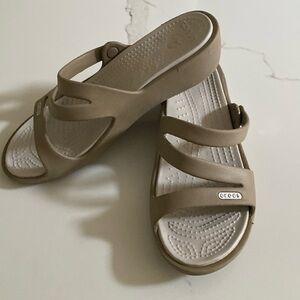 Patricia crocs sandals size 7 beige